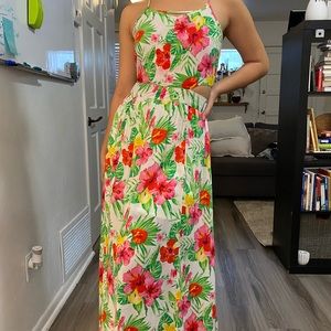 Floral Dress with cut outs 👗 🏝